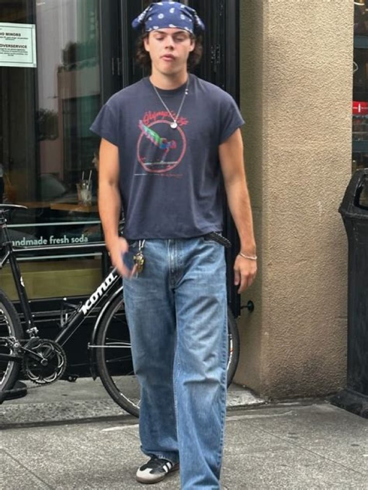 2000s Fashion Inspiration: Must-Have Outfit Ideas For Men