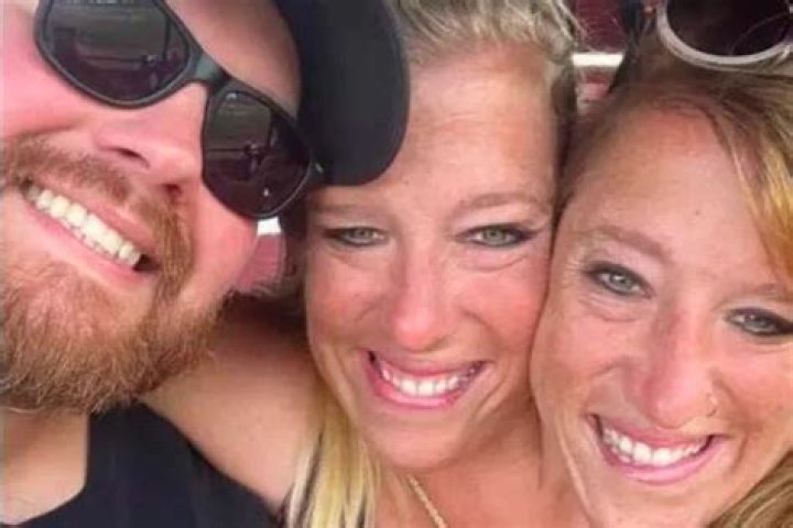 The Heartbreaking Tragedy Of Abby And Brittany Hensel's Family