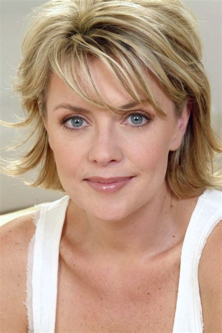 10 Must-Know Facts About Amanda Tapping
