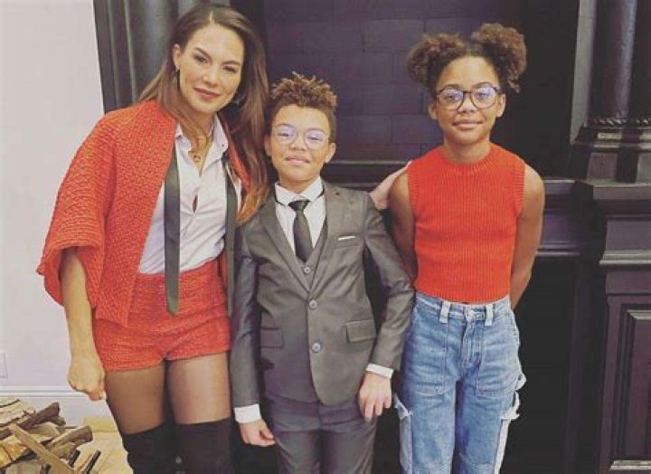 Amanza Smith: Unveiling The Wikipedia Profile Of A Real Estate Star