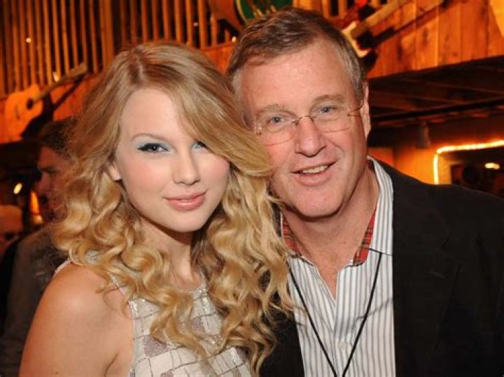 Are Taylor Swift's Parents Divorced? [Answer Revealed]