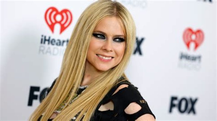 Avril Lavigne: Rising Star At 16 - A Look At Her Early Career