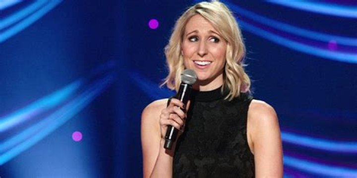Unforgettable Blonde Bombshells: The Wittiest Female Stand-Up Comedians