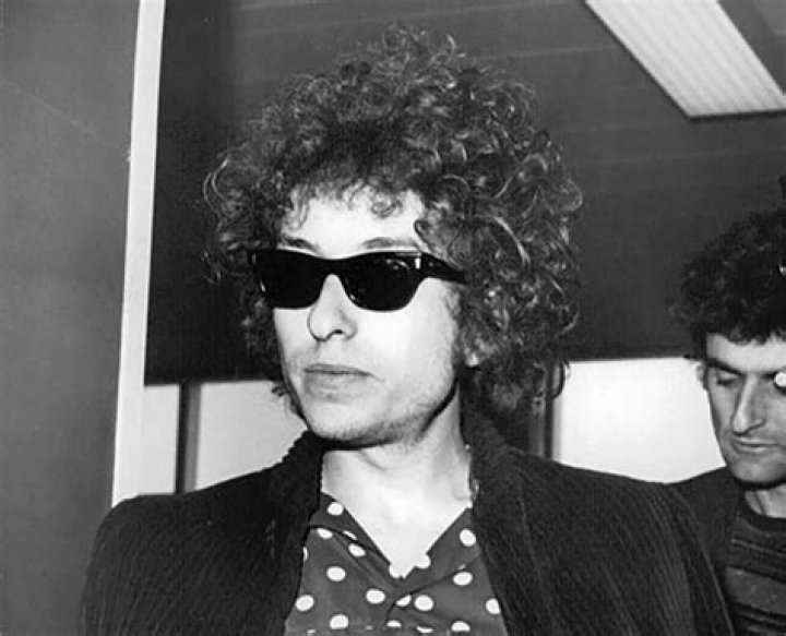 Legendary Singer-Songwriter Bobby Dylan: A Musical Icon
