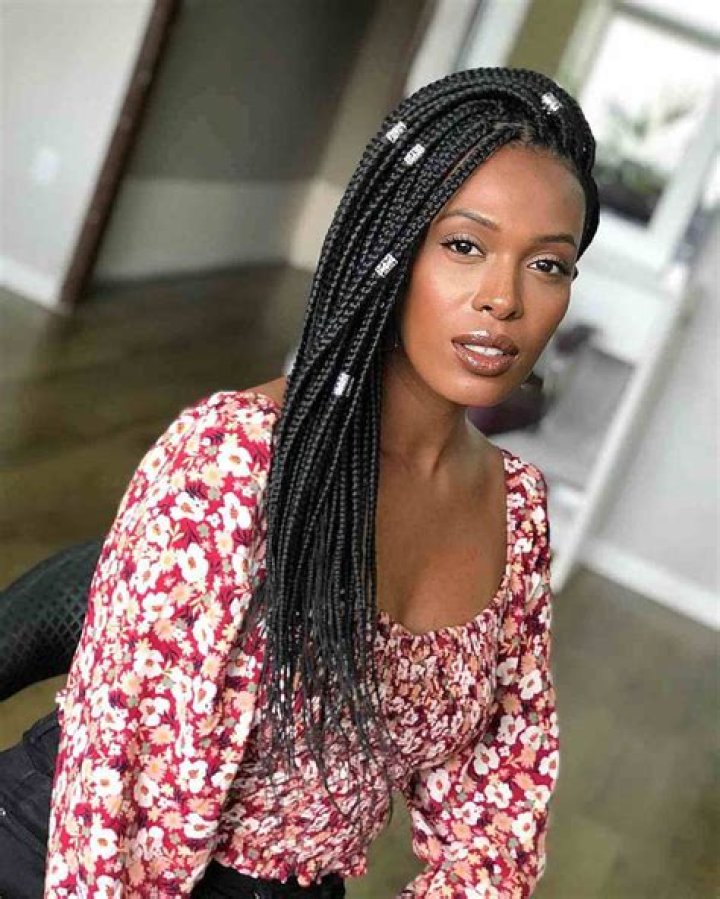Stylish Medium Box Braids For Women: Elevate Your Look