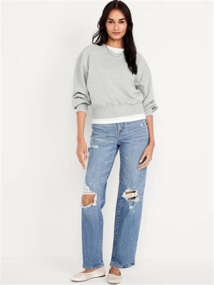 Effortlessly Chic: Amplify Your Wardrobe With Boyfriend Jeans And Top Combinations