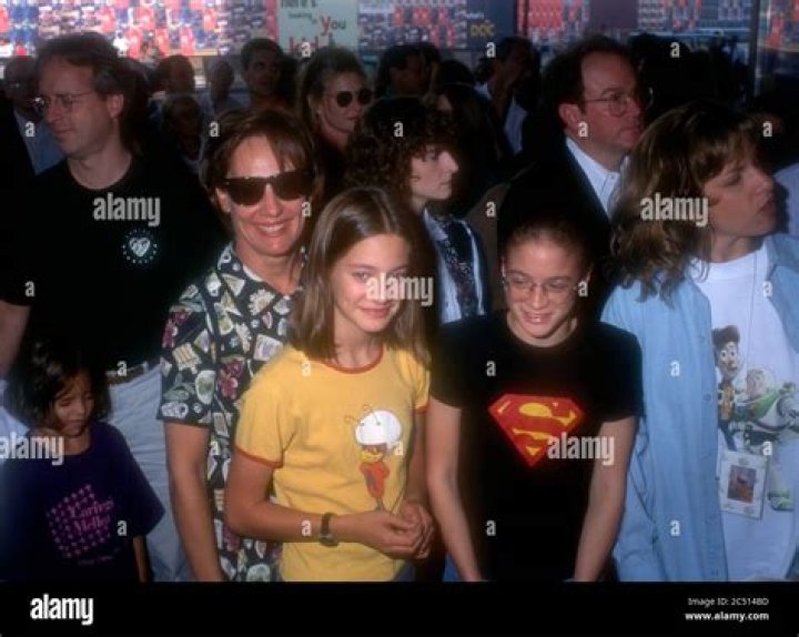 Does Actress Zoe Perry Have Children In Her Family Life?