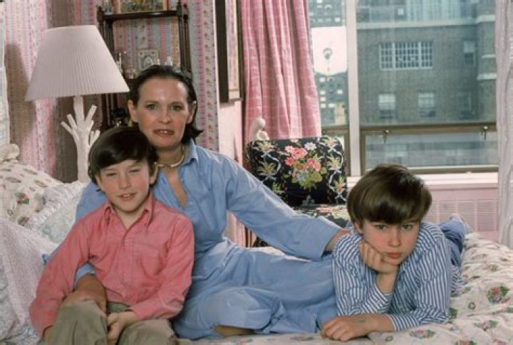 The Mysterious Death Of Gloria Vanderbilt's Son: Unraveling The Truth