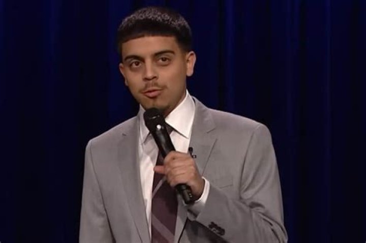 Discover Hilarious Hispanic Comedians: Laughter Guaranteed