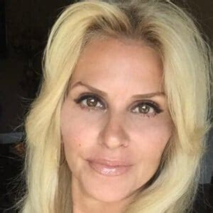 Is Donna Sinatra D'Alessandro Related To Frank Sinatra?