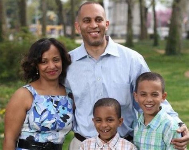 Is Hakeem Jeffries Married? Know About His Wife, Kids, And Family