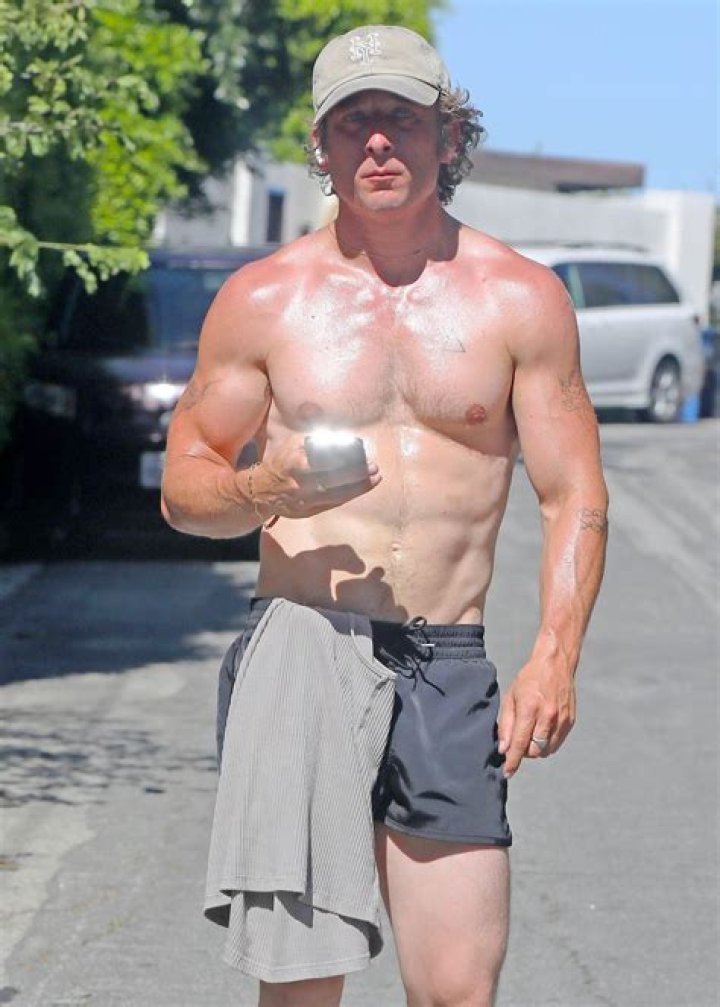 Jeremy Allen White: Weight, Height, And More