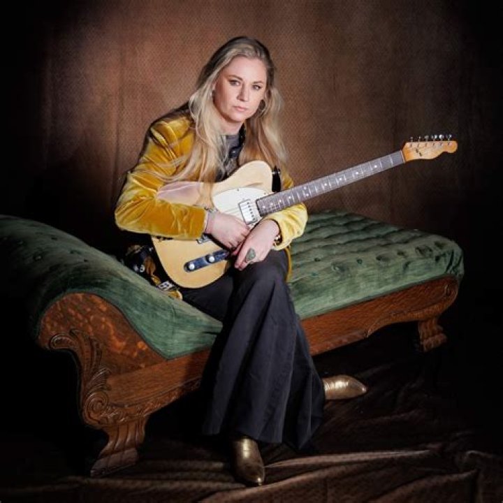 Discover Joanne Shaw Taylor: Acclaimed Blues-Rock Guitarist