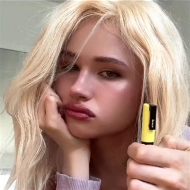 Find The Perfect Juliagisella Piece Today