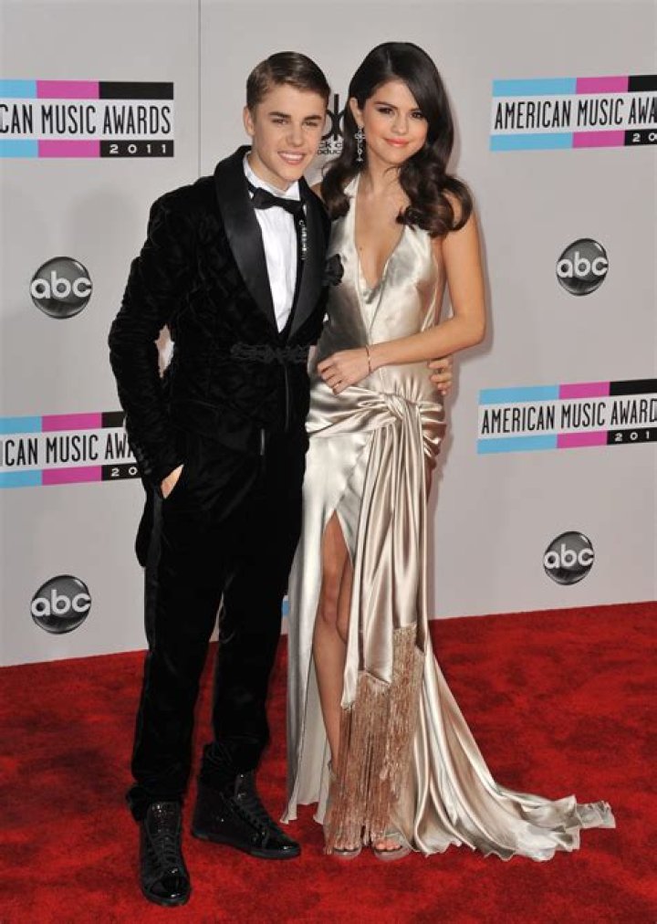 Justin Bieber's Height: Unveiling The Pop Star's True Stature