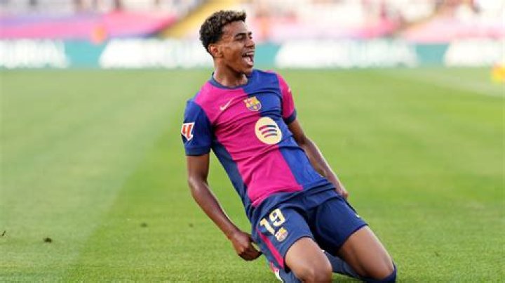 Lamine Yamal's Impressive Foot Size: A Detailed Examination