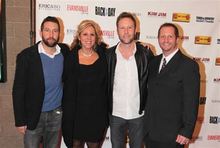 Uncover The Secrets Of Michael Rosenbaum's Family Life