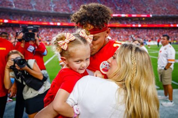 Discover The Adorable Face Of Patrick Mahomes' Baby Daughter
