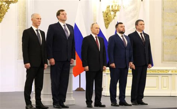 Unveiling Putin's Stature: Height In Centimeters
