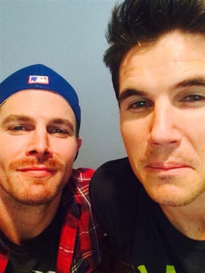 Celebrity Brothers: Robbie Amell And Stephen Amell