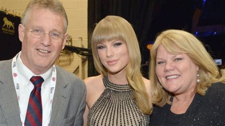 Taylor Swift's Parents Reunited? Rumors Surface Of Reconciliation