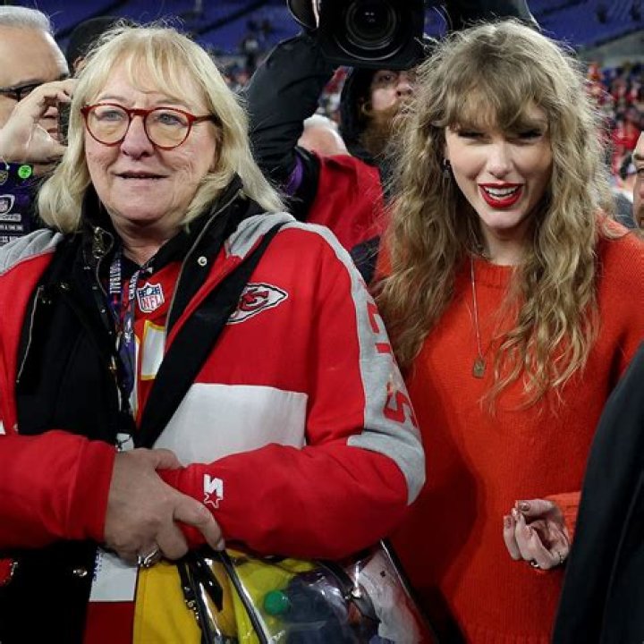 Taylor Swift's Parents Tie The Knot Again: A Remarkable Reunion