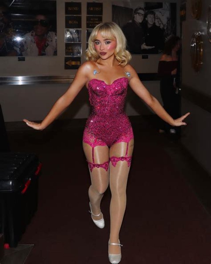 Uncover The Truth: Sabrina Carpenter's Weight Revealed