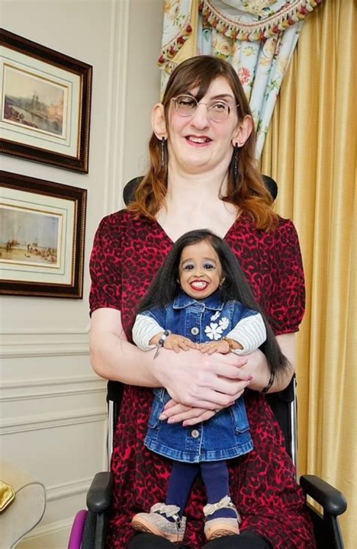 Unveiling The World's Smallest Woman: Marvelous Facts And Inspiring Stories